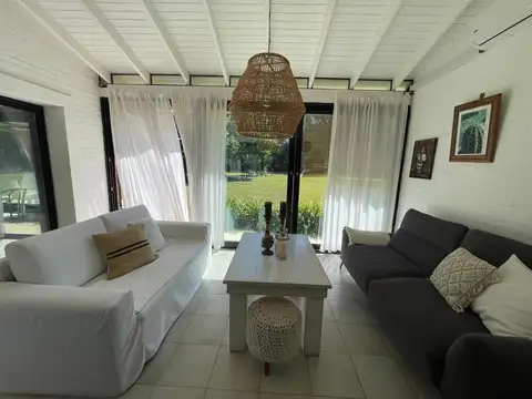 Casa 3 ambientes con 2 baños
