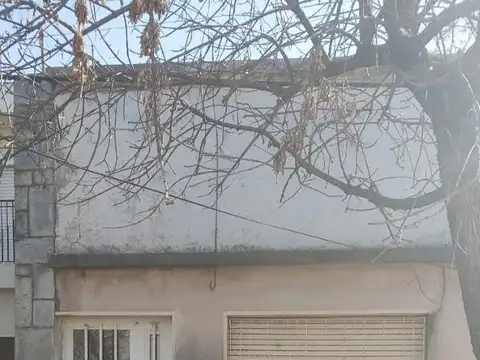 Venta Casa Céntrica a Refaccionar.Oportunidad.Cons -