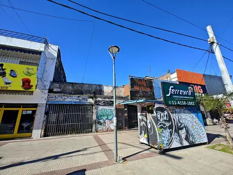 Lote de 10 x 23.3 mts con tres locales comerciales y vivienda