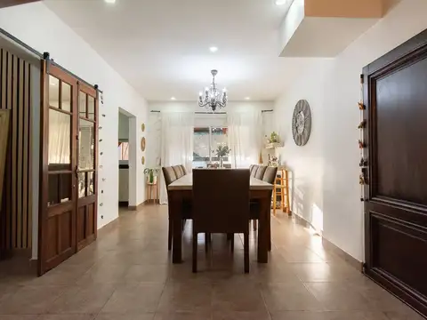 Casa 5 ambientes con 3 baños