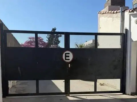 SE VENDE PLAYA CÉNTRICA + DEPTO CON RENTA MENSUAL