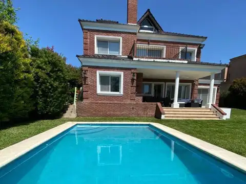 Casa 7 ambientes con 3 baños