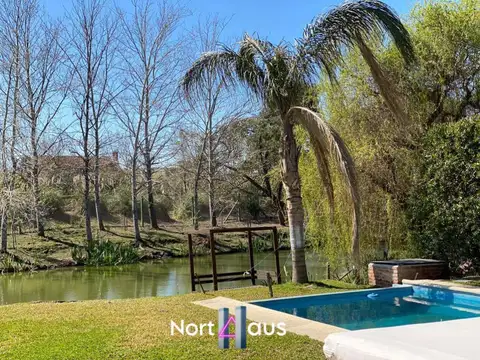 Casa en Alquiler con 3 cocheras