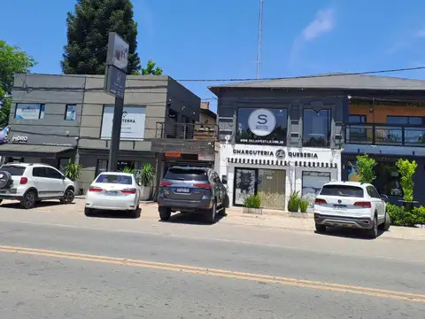 #ALQUILER  Funes Centro  "LOCALES y OFICINAS" AMPLIOS  divisibles ,  plena vista    + Info Wsp: 341