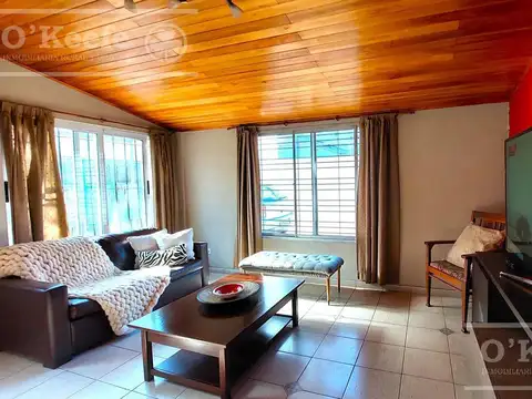 Casa en Venta con 3 cocheras