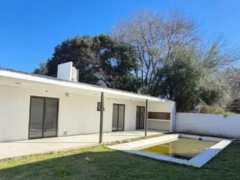 CASA EN VENTA DOS DORMITORIOS ROLDAN