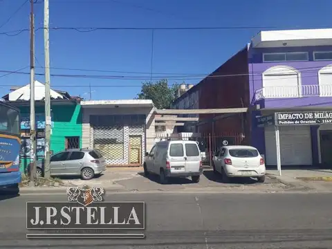 Local 70 m²   Galpon de 200 m² - Lote 265 m²  - Villa Luzuriaga