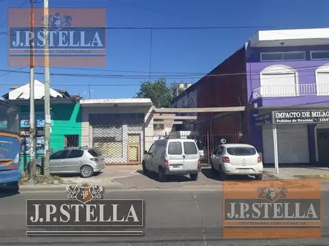 Local 70 m²   Galpon de 200 m² - Lote 265 m²  - Villa Luzuriaga