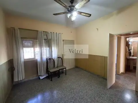 VENTA CASA 3 AMB CON COCHERA Y PATIO SOLANO CENTRO