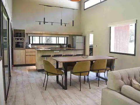Casa en Venta en Villarobles, USD 210.000