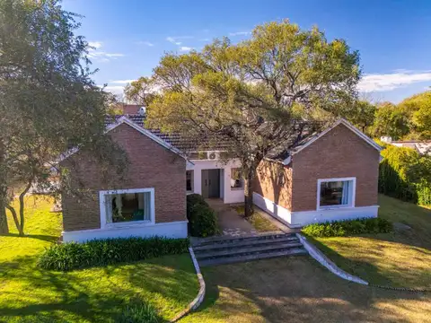 Casa 5 ambientes con 3 baños