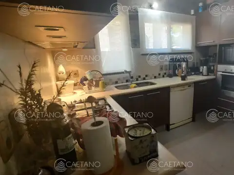 Casa ubicada a pasos de Avenida Córdoba en barrio Cantegril - Punta del Este.