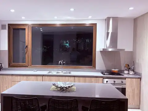 Casa en Alquiler Temporal con 2 cocheras