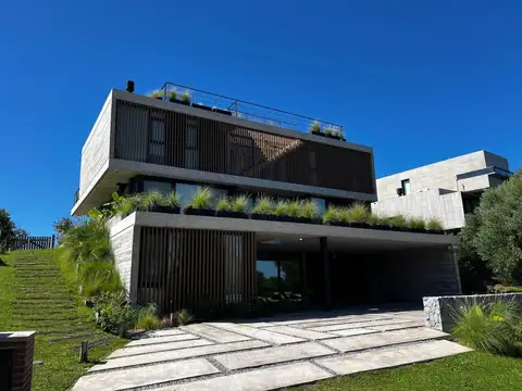 Casa en venta - 5 Dormitorios 5 Baños - Pinamar