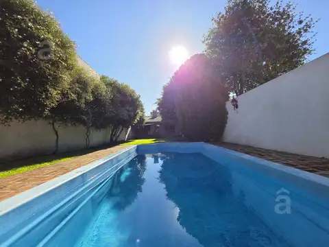 Casa en Venta en Villa Ballester - Cuatro Ambientes - Zona Residencial.