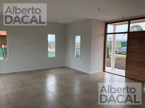 Casa en Venta en Countries y Barrios Cerrados en la Plata, USD 290.000