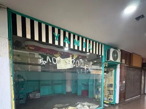LOCAL EN GALERÍA LINIERS AMPLIO SOTANO DEPÓSITO