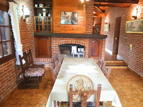 Casa 5 ambientes con 4 baños