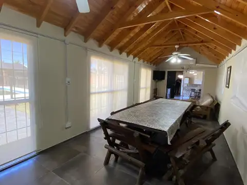 Casa en Venta de 2 dormitorios. Terreno de 600m2. Quincho con pileta. Barrio Los Mirtillos 1, Zarate