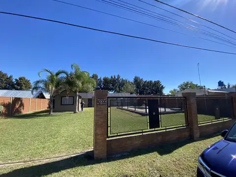 Casa en Venta de 2 dormitorios. Terreno de 600m2. Quincho con pileta. Barrio Los Mirtillos 1, Zarate
