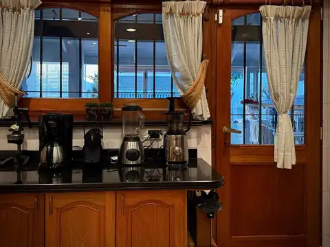 Casa 6 ambientes con 3 baños
