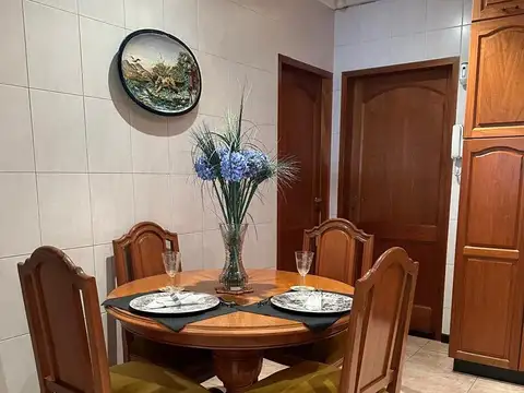 Casa en Venta con 4 cocheras