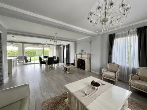 Casa 7 ambientes con 5 baños