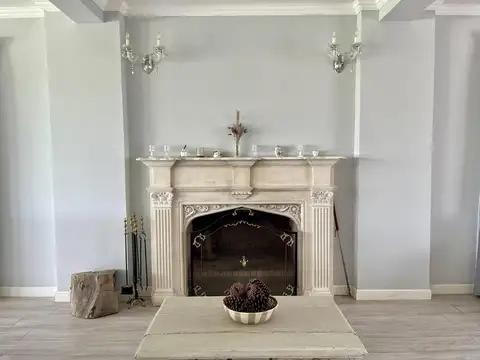 Casa en Venta con 8 cocheras