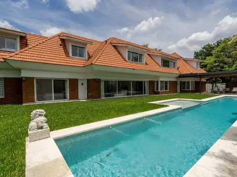 Venta Casa 8 ambientes San Isidro Pileta Parrilla