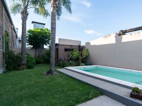 CASA 3 DORMITORIOS EN VENTA EN BERISSO CON PILETA
