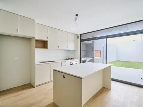 Venta dúplex a estrenar 4 ambientes con jardín, parrilla y cochera en Olivos