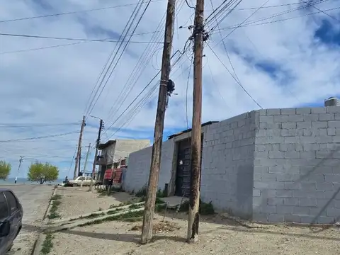 CASA MAS MONOAMBIENTE Y DOS DEPARTAMENTOS 1 DORMI