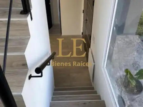 Casa en Venta con 5 cocheras