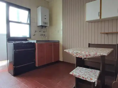 Departamento en Alquiler en Parque Chacabuco, $ 590.000