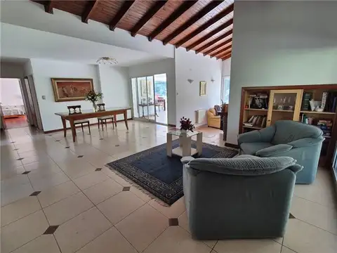 Casa en Venta con 6 cocheras
