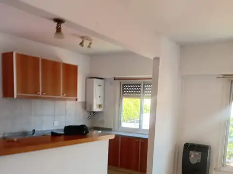 EXCELENTE  DEPARTAMENTO  DE DOS AMBIENTES EN CARAPACHAY