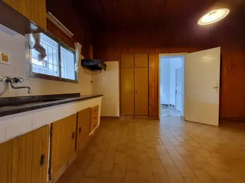 Casa 6 ambientes con 1 baño