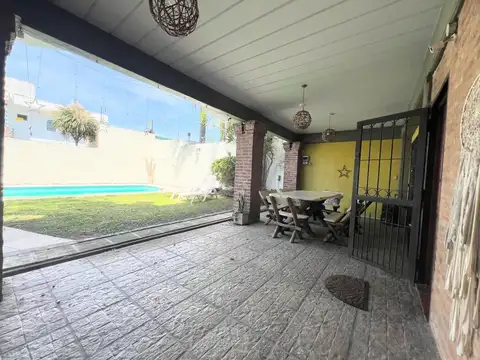 Casa en Venta con 3 cocheras