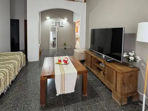 Casa 7 ambientes con 1 baño