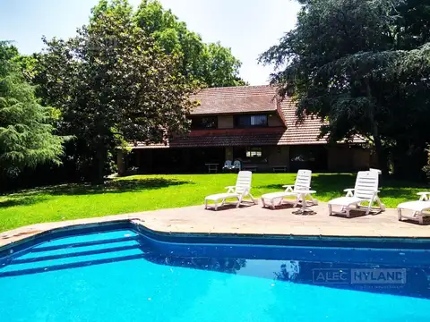 Casa  con 5 dormitorios y pileta  en Venta cerca de colegios en la Horqueta, San Isidro