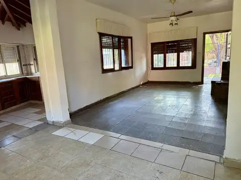 Venta Casa 3 ambs. Cochera. Jardín. Nuevo valor
