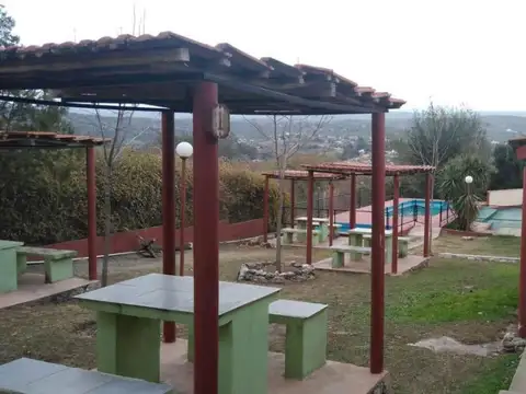 Casa en venta - 6 Dormitorios 2 Baños - Cocheras - 890Mts2 - Tanti, Córdoba