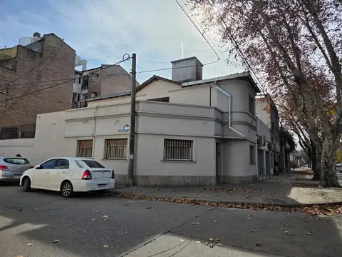VENDO CASA 4 DORM. Y GARAGE, IRIONDO 1800