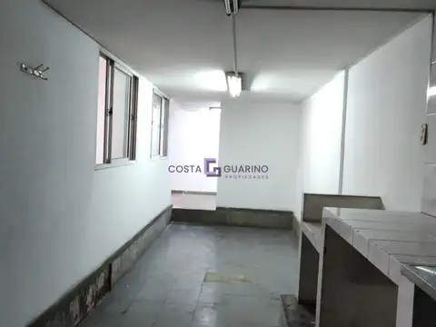 Local comercial de 235 m² + PH de 4 ambientes en primer piso en zona comercial