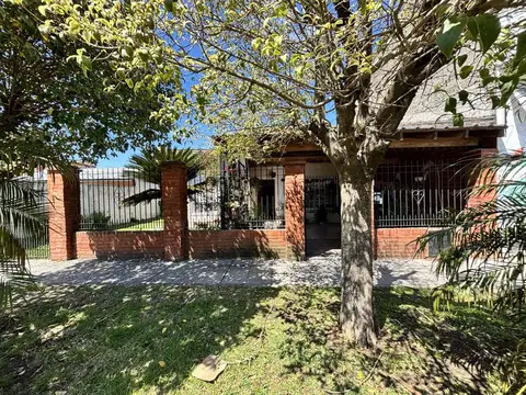 Casa 3 dormitorios con amplio jardín