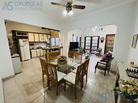 Amplísima Casa de Jerarquía a pasos de Bv. Oroño y cerca del centro