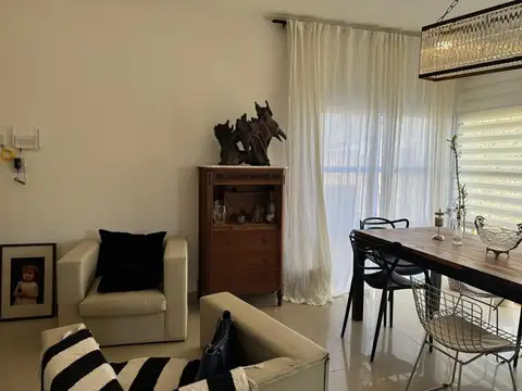 CASA 3 DORMITORIOS, COCHERAS Y JARDIN- RICARDONE