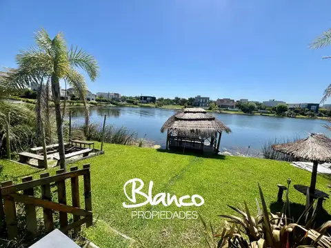 Casa 4 ambientes con 4 baños