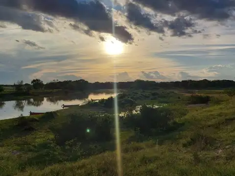 CAMPO EN VENTA, RESERVA ISORO CON SALIDA AL RIO