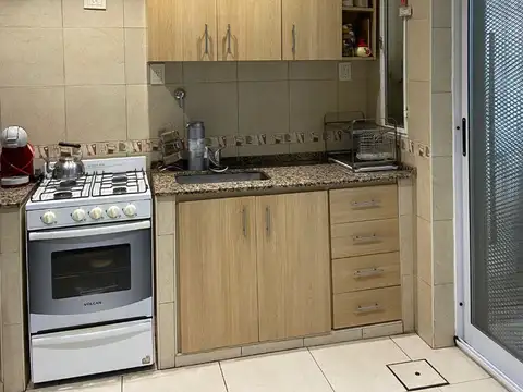 PH ÚNICO 3 AMB CON 2 BAÑOS AL FRENTE -ENTRADA INDEPENDIENTE-PATIO- TERRAZA Y GARAGE- ZUVIRIA AL 2700